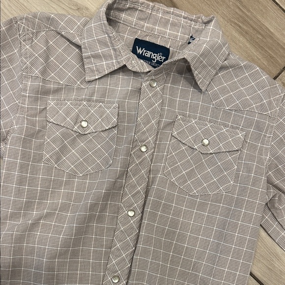 Wrangler Kids' Gray Checkered Button Down Shirt - Picture 3 of 6